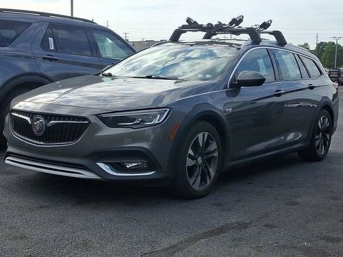 Used 2018 Buick Regal Essence w/ Driver Confidence Package #1 AWD/4WD image 3