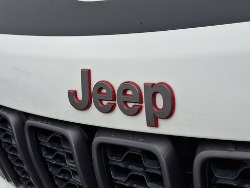 Certified 2021 Jeep Grand Cherokee Trailhawk w/ Trailhawk Luxury Group image 34