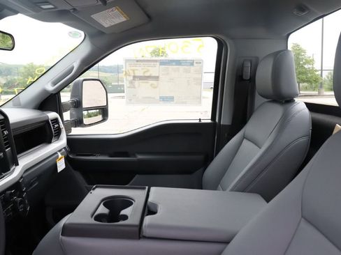 New 2025 Ford F550 4x4 Regular Cab Super Duty image 10