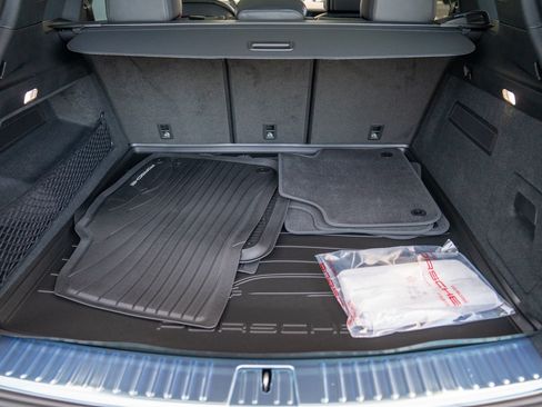 Certified 2026 Porsche Cayenne AWD/4WD image 28