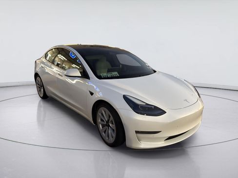 Used 2021 Tesla Model 3 Standard Range Plus RWD image 2