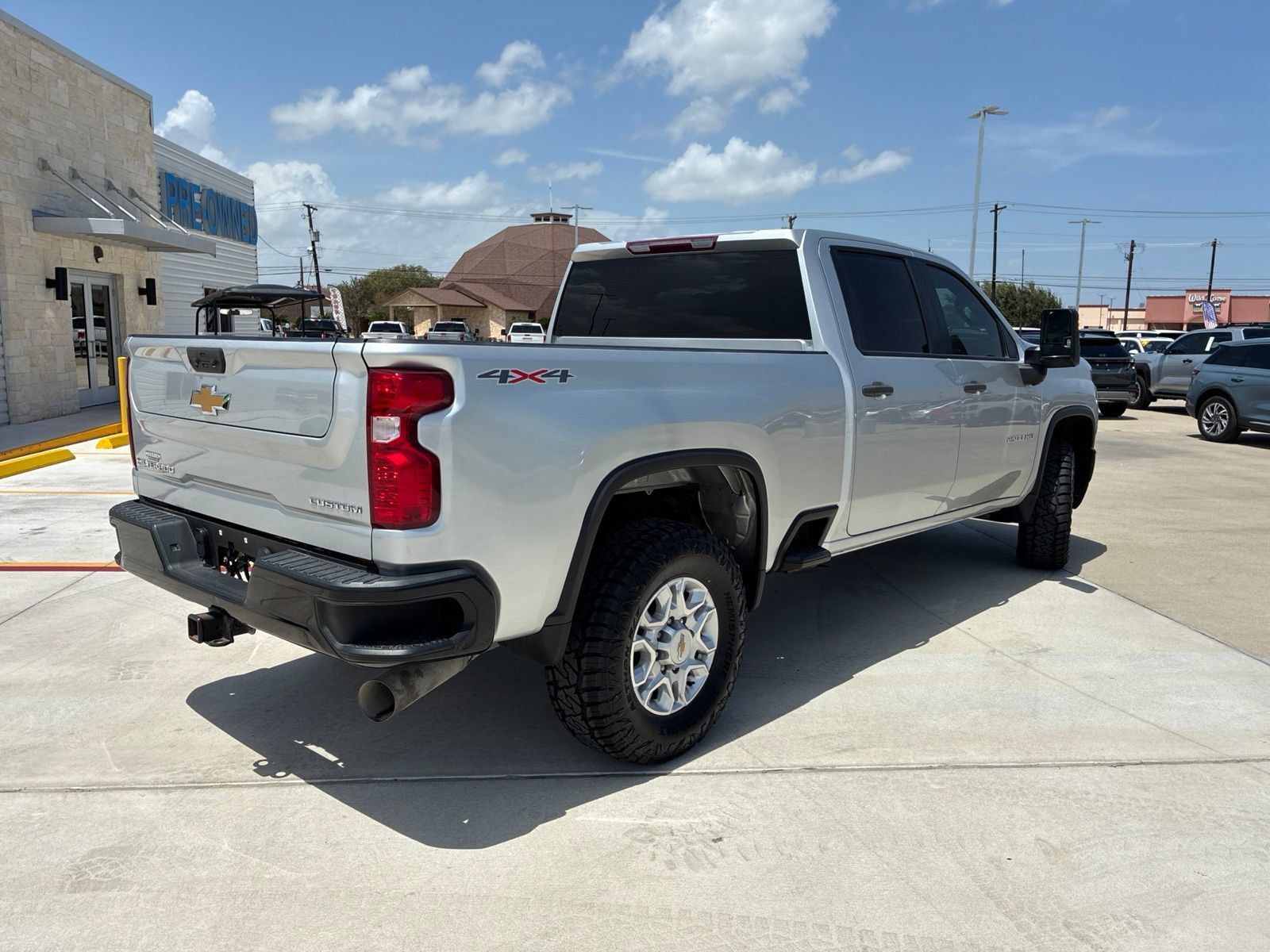 Used 2022 Chevrolet Silverado 2500 Custom w/ Custom Value Package AWD/4WD image 7