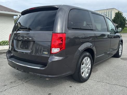 Used 2019 Dodge Grand Caravan SE w/ UConnect Hands-Free Group FWD image 5
