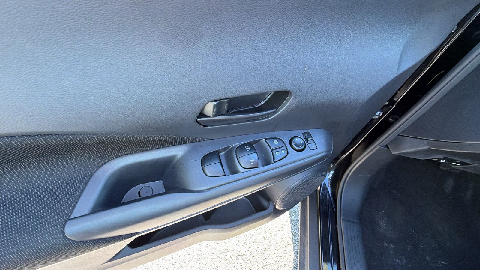 Used 2025 Nissan Kicks Play S FWD image 15