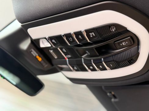 Certified 2023 Porsche Macan AWD/4WD image 21