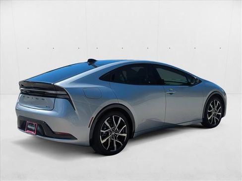 New 2026 Toyota Prius Plug-In Hybrid FWD image 5