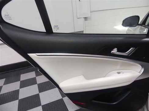 Used 2025 Genesis G70 2.5T image 23