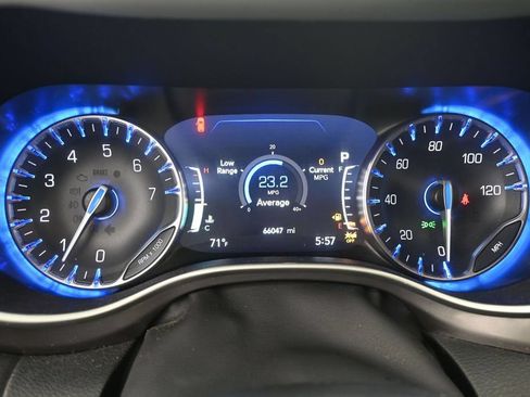 Used 2025 Chrysler Pacifica Select FWD image 24