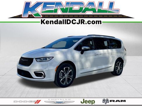 New 2026 Chrysler Pacifica Pinnacle image 1
