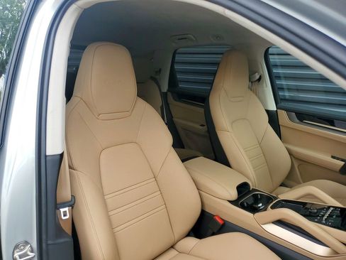 New 2025 Porsche Cayenne Turbo AWD/4WD image 19