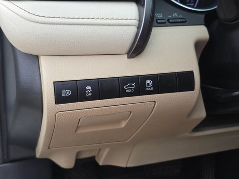 Used 2019 Toyota Camry XLE FWD image 23