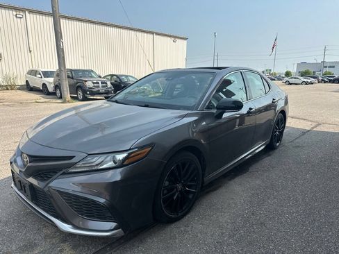 Used 2021 Toyota Camry XSE FWD image 3