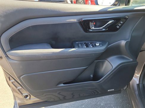 Used 2025 Subaru Forester Touring image 15