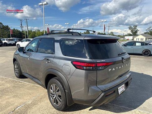 Certified 2025 Nissan Pathfinder SV FWD image 5