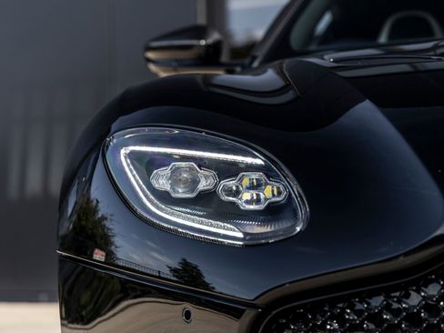 Used 2022 Aston Martin DBS Superleggera RWD image 25