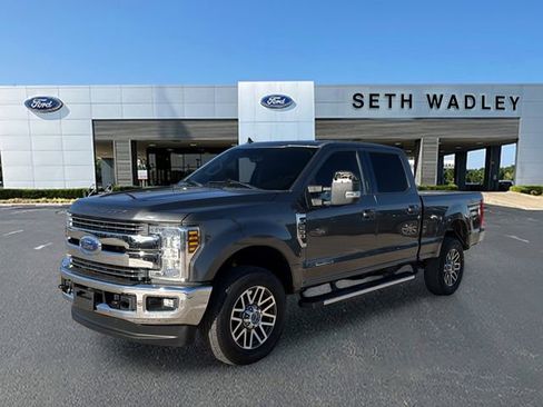 Used 2019 Ford F250 Lariat w/ Lariat Value Package image 3