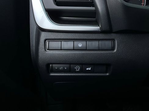 Used 2025 Nissan Rogue SV image 23