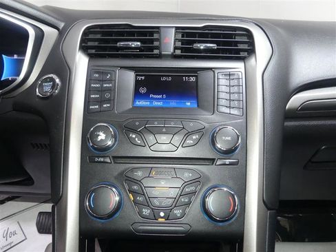 Used 2017 Ford Fusion SE w/ Equipment Group 601A image 35