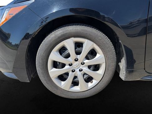 Used 2025 Toyota Corolla LE FWD image 9