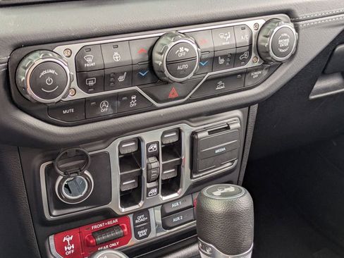 Used 2025 Jeep Wrangler Unlimited Rubicon w/ Convenience Group image 22