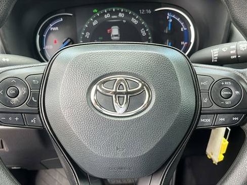 Used 2025 Toyota RAV4 LE image 12