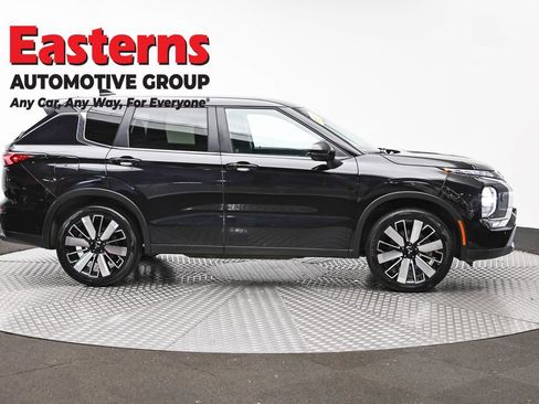 Used 2025 Mitsubishi Outlander SE AWD/4WD image 4
