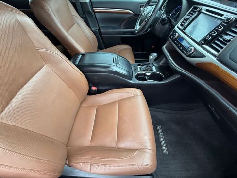 Used 2018 Toyota Highlander Limited Platinum image 34