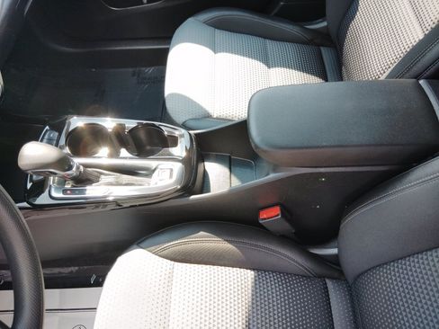 Used 2025 Chevrolet Trax LT FWD image 22