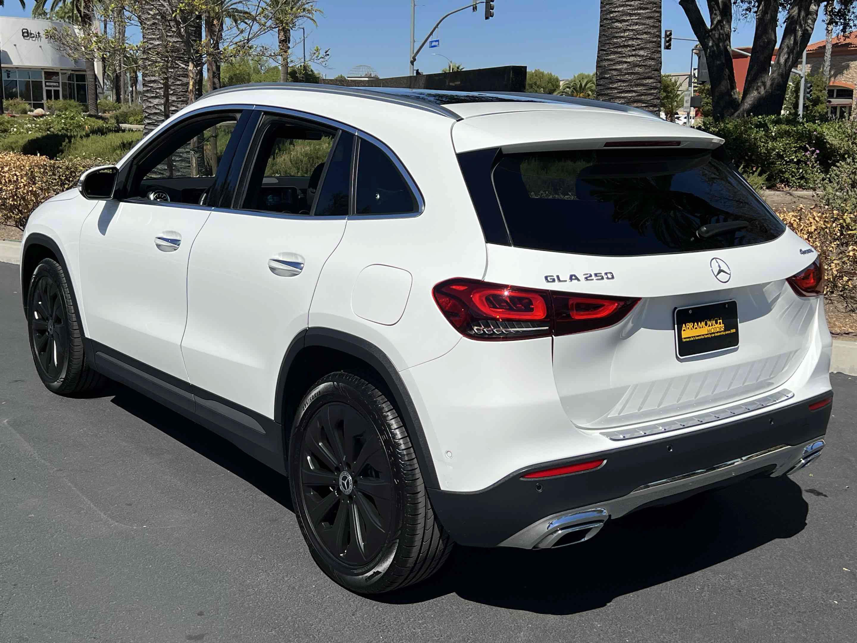 Used 2021 Mercedes-Benz GLA 250 4MATIC w/ Premium Package image 2