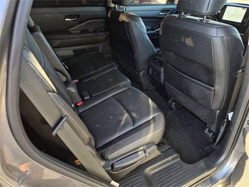 Certified 2023 Nissan Pathfinder SL w/ Lighting Package (N92) image 17