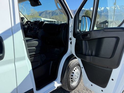 Used 2025 RAM ProMaster 2500 w/ Convenience Group FWD image 17