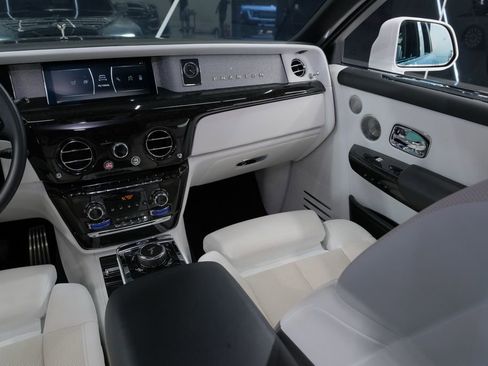 Used 2023 Rolls-Royce Phantom Sedan image 64