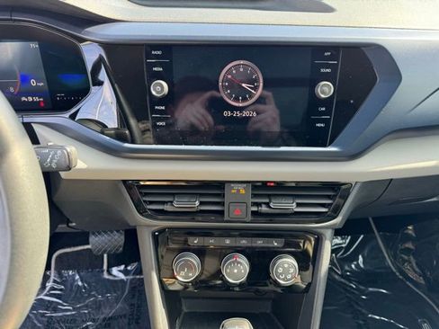 Certified 2023 Volkswagen Taos SE w/ Panoramic Sunroof Package image 15