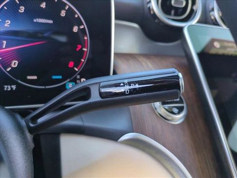 Used 2025 Mercedes-Benz GLC 300 image 12