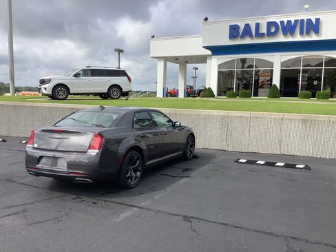 Used 2021 Chrysler 300 Touring w/ Sport Appearance Package image 7