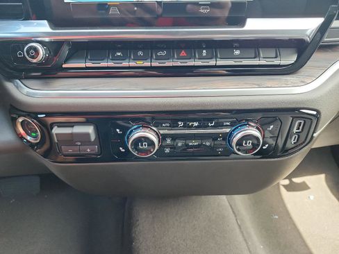 New 2026 GMC Sierra 1500 SLT image 16