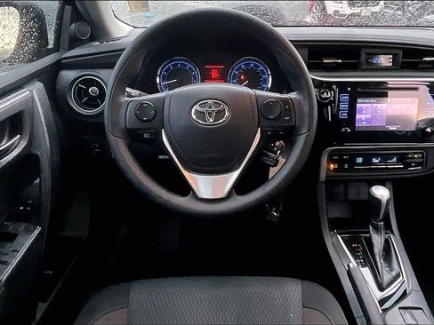 Used 2019 Toyota Corolla LE image 5