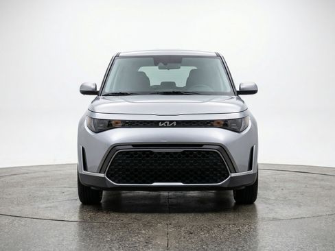 Used 2025 Kia Soul LX w/ LX Technology Package image 2