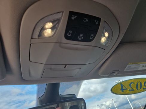 Used 2024 Chrysler Pacifica Touring-L image 43