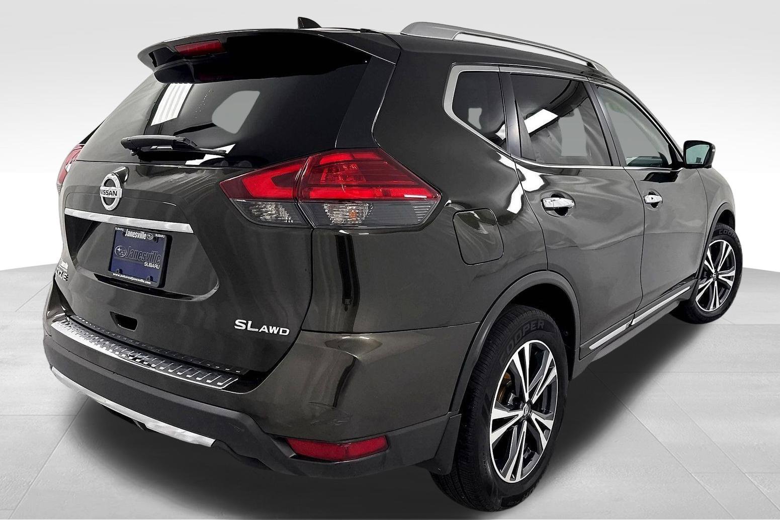 Used 2017 Nissan Rogue SL w/ SL Premium Package AWD/4WD image 7