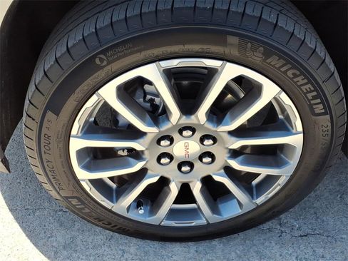 Used 2022 GMC Acadia Denali w/ Denali Ultimate Package image 9