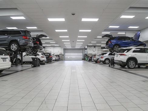 Used 2024 Mercedes-Benz GLC 300 4MATIC image 31