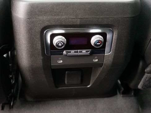 Used 2023 GMC Yukon XL SLT image 28