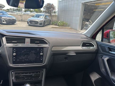 Used 2023 Volkswagen Tiguan SE w/ Panoramic Sunroof Package image 10