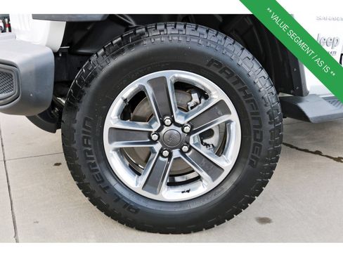 Used 2018 Jeep Wrangler Unlimited Sahara AWD/4WD image 32
