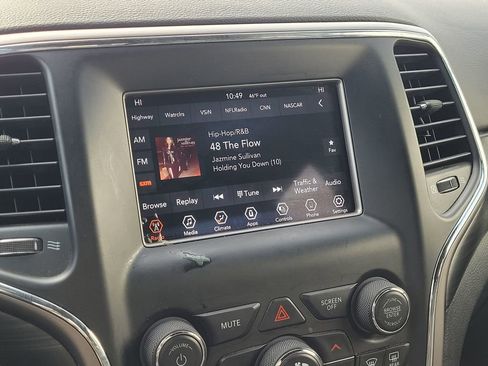 Used 2021 Jeep Grand Cherokee Laredo image 22