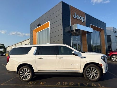 Used 2023 GMC Yukon XL Denali AWD/4WD image 1