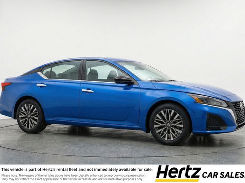 Used 2025 Nissan Altima 2.5 SV image 1