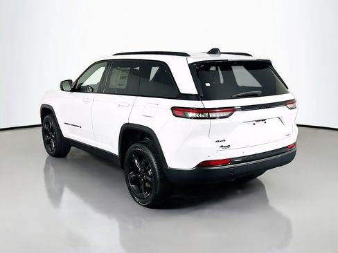 New 2025 Jeep Grand Cherokee Altitude image 5