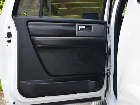 Used 2016 Ford Expedition EL Platinum image 11